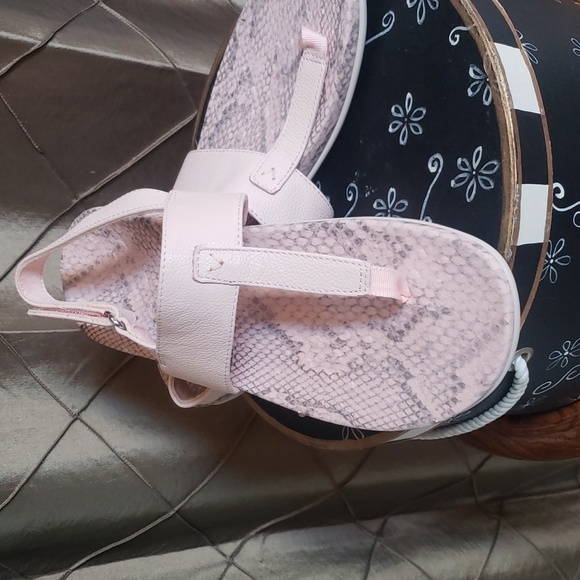 NWOT- Vionic ‘Rest Tala’ T-Strap Sandals - Picture 4 of 9